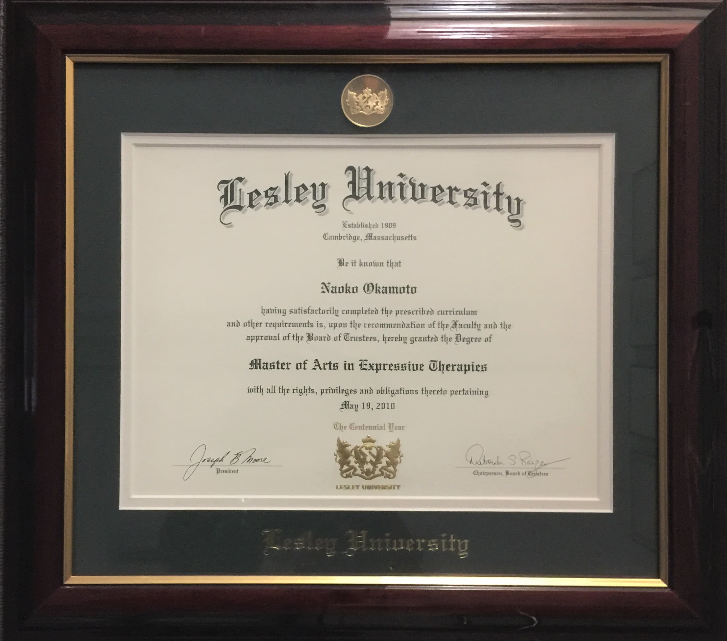 岡本直子レズリー大学大学院卒業証書